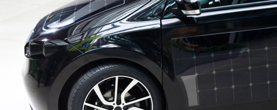 Sono Motors aus München will mit dem Sion einen besonders günstigen Elektro-Van in den Markt bringen, der einen großen Teil seiner Energie aus Solarzellen speist. Sono Motors aus München will mit dem Sion einen besonders günstigen Elektro-Van in den Markt bringen, der einen großen Teil seiner Energie aus Solarzellen speist.
