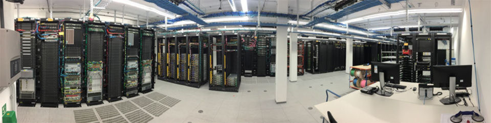 Bei voller Auslasung des Rackspace-Rechenzentrums in Frankfurt am Main werden 1.200 Server werkeln. Nicht im Angebot: Public Cloud von Rackspace, aber Managed Multi-Cloud mit Anbindung von AWS, Azure und alsbald auch Google Cloud Platform. Bei voller Auslasung des Rackspace-Rechenzentrums in Frankfurt am Main werden 1.200 Server werkeln. Nicht im Angebot: Public Cloud von Rackspace, aber Managed Multi-Cloud mit Anbindung von AWS, Azure und alsbald auch Google Cloud Platform.