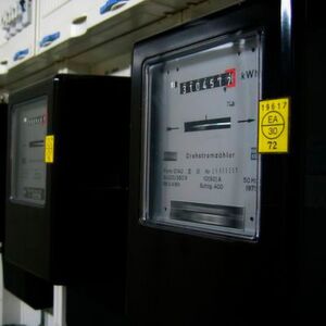 Stromzähler der alten Gerneration: Bei der Entwicklung eienr modernen Smart-Metering-Software kam das Prodgrammierwerkzeug mbeddr zum Einsatz. Stromzähler der alten Gerneration: Bei der Entwicklung eienr modernen Smart-Metering-Software kam das Prodgrammierwerkzeug mbeddr zum Einsatz.