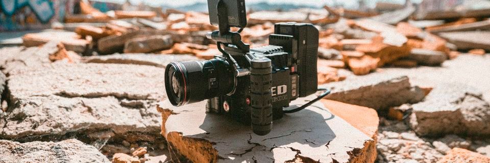 Videos sind beliebt – auch im B2B! Daher gibt es nur wenige Gründe, warum sich Kommunikationsverantwortliche nicht mit Videos beschäftigen sollten. Videos sind beliebt – auch im B2B! Daher gibt es nur wenige Gründe, warum sich Kommunikationsverantwortliche nicht mit Videos beschäftigen sollten.