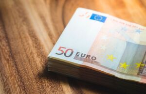 Der Kollege verdient mehr bei gleicher Arbeit? Woran das liegen kann, erfahren Sie hier. Der Kollege verdient mehr bei gleicher Arbeit? Woran das liegen kann, erfahren Sie hier.