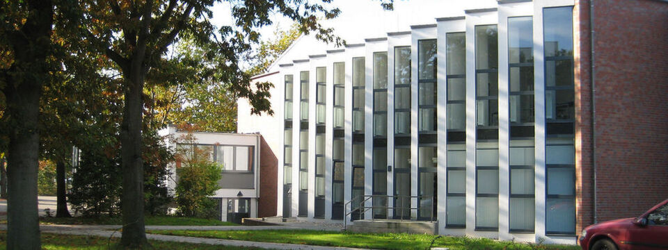 Die Fachhochschule in Lübeck stattet ihre Computerräume mit Thin Clients aus, über die dank Citrix-Technik für virtuelle Desktops ein Zugriff auf CAD-Anwendungen möglich ist. Die Fachhochschule in Lübeck stattet ihre Computerräume mit Thin Clients aus, über die dank Citrix-Technik für virtuelle Desktops ein Zugriff auf CAD-Anwendungen möglich ist.