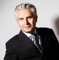 Dr. Mehran Khazami ist Gründer und Inhaber der DK International Akademie in München. Dr. Mehran Khazami ist Gründer und Inhaber der DK International Akademie in München.