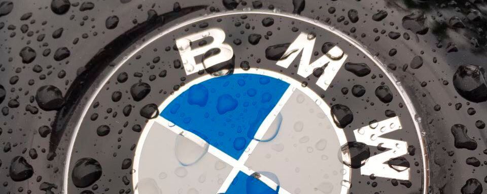 Weichenstellungen im Verband der BMW-Motorradhändler im verregneten Juli. Weichenstellungen im Verband der BMW-Motorradhändler im verregneten Juli.