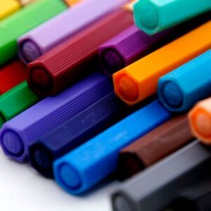 Einzelne Objekte mit unterschiedlichen Eigenschsften (hier die Farben) bilden die Klasse der Filzschreiber. Dieses Entwicklungsparadigma lässt sich auf die Embedded-Entwicklung übertragen. Einzelne Objekte mit unterschiedlichen Eigenschsften (hier die Farben) bilden die Klasse der Filzschreiber. Dieses Entwicklungsparadigma lässt sich auf die Embedded-Entwicklung übertragen.