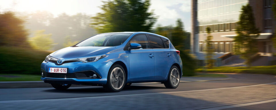 Der Toyota Auris – oder Corolla, wie das Fahrzeug auf vielen außereuropäischen Märkten noch heißt – führt nach wie vor die Verkaufsstatistiken an. Der Toyota Auris – oder Corolla, wie das Fahrzeug auf vielen außereuropäischen Märkten noch heißt – führt nach wie vor die Verkaufsstatistiken an.
