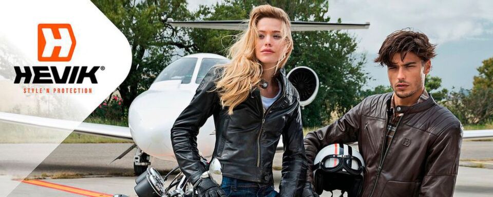Hevik, die Marke, die italienischen Style mit Motorradbekleidung verbindet, bietet eine breite Produktpalette für alle, die bei ihrer täglichen Leidenschaft für zwei Räder nicht auf Sicherheit verzichten wollen. Hevik, die Marke, die italienischen Style mit Motorradbekleidung verbindet, bietet eine breite Produktpalette für alle, die bei ihrer täglichen Leidenschaft für zwei Räder nicht auf Sicherheit verzichten wollen.