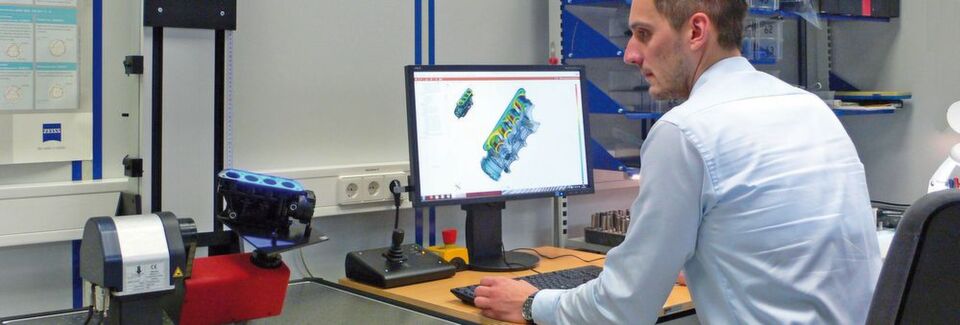 Mit der Streifenlichtmessung schließt Weiss den Kreis der digitalen Produktentstehung: von der CAD-Zeichnung über das einbaufertige Kunststoff-Spritzgussteil bis zurück zum CAD-Datensatz. Mit der Streifenlichtmessung schließt Weiss den Kreis der digitalen Produktentstehung: von der CAD-Zeichnung über das einbaufertige Kunststoff-Spritzgussteil bis zurück zum CAD-Datensatz.