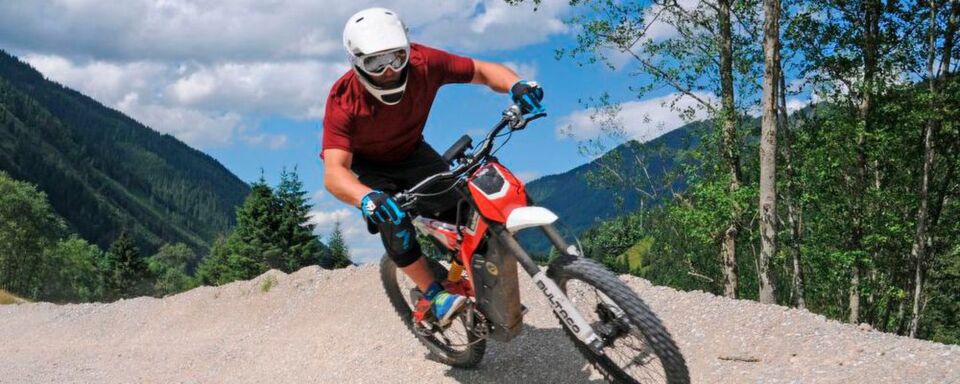 In der steirischen Urlaubsregion Schladming-Dachstein wurde der erste „E-Enduro Bikepark“ Österreichs eröffnet. In der steirischen Urlaubsregion Schladming-Dachstein wurde der erste „E-Enduro Bikepark“ Österreichs eröffnet.