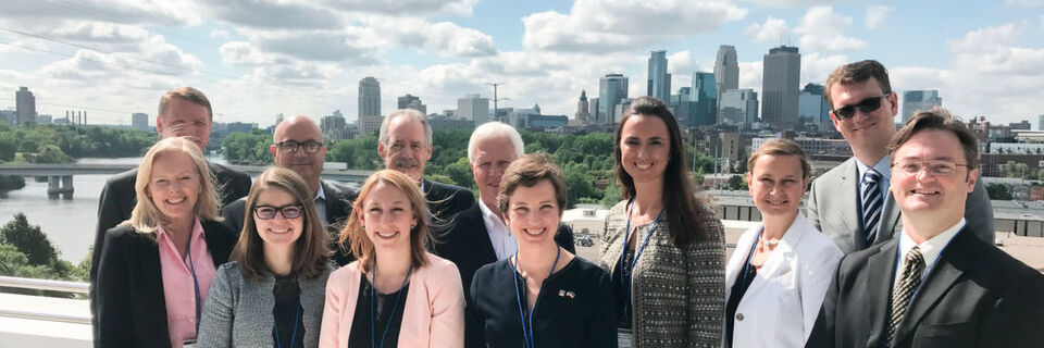 Die Teilnehmer der Delegationsreise bei ihrem Besuch bei der Firma Coloplast in Minneapolis. Die Teilnehmer der Delegationsreise bei ihrem Besuch bei der Firma Coloplast in Minneapolis.