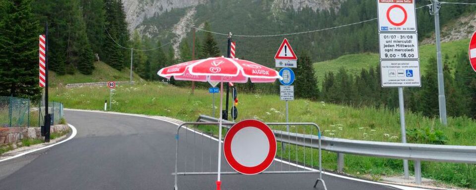 Auf der Pass-Straße über das Sellajoch gilt seit 5. Juli bis Ende August 2017 jeweils mittwochs von 9 bis 16 Uhr ein Fahrverbot. Auf der Pass-Straße über das Sellajoch gilt seit 5. Juli bis Ende August 2017 jeweils mittwochs von 9 bis 16 Uhr ein Fahrverbot.