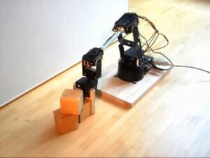Bild 1: Roboterarm-Steuerung als Beispiel für ein Embedded-Software-System. Bild 1: Roboterarm-Steuerung als Beispiel für ein Embedded-Software-System.