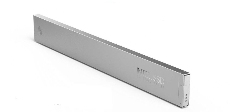 In diesem neuen, linealförmigen Formfaktor steckt eine 3d-NAND-Flashspeicherfestplatte mit bis zu 1 Petabyte Speicher. Mit den neuartigen Festplatten möchte Intel die Serverkapazitäten in Datencentern enorm ausweiten. In diesem neuen, linealförmigen Formfaktor steckt eine 3d-NAND-Flashspeicherfestplatte mit bis zu 1 Petabyte Speicher. Mit den neuartigen Festplatten möchte Intel die Serverkapazitäten in Datencentern enorm ausweiten.