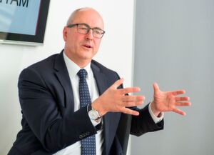 Norman Memminger, Geschäftsführer von Toyota Material Handling, bricht traditionelle Geschäftsstrukturen auf, um das Unternehmen fit für die Zukunft zu machen. Norman Memminger, Geschäftsführer von Toyota Material Handling, bricht traditionelle Geschäftsstrukturen auf, um das Unternehmen fit für die Zukunft zu machen.