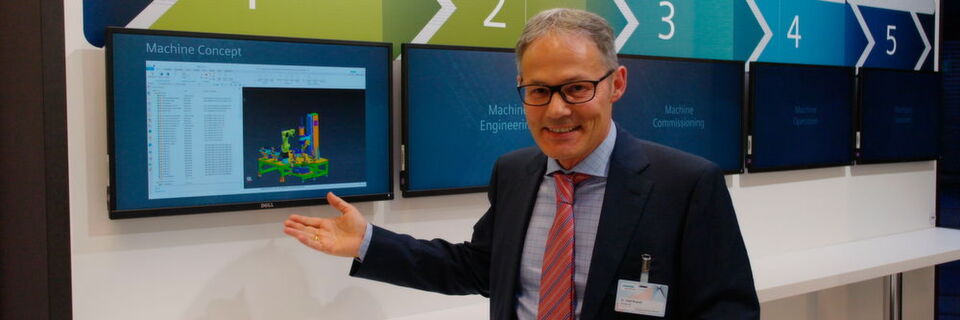 Siemens-Experte Dr. Olaf Brandt erläutert den Mechatronix Concept Designer der Software NX 11. Siemens-Experte Dr. Olaf Brandt erläutert den Mechatronix Concept Designer der Software NX 11.