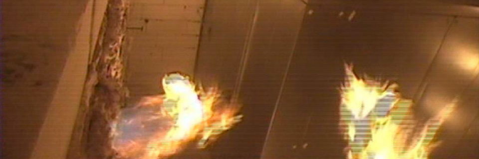 Videobild: Ein Objekt während des Tests in der Brennkammer. Videobild: Ein Objekt während des Tests in der Brennkammer.