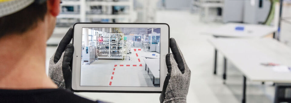 Der Einsatz von Smart Devices in der Industrie stellt höhere Anforderungen an Performance und Sicherheit des Netzwerks. Der Einsatz von Smart Devices in der Industrie stellt höhere Anforderungen an Performance und Sicherheit des Netzwerks.