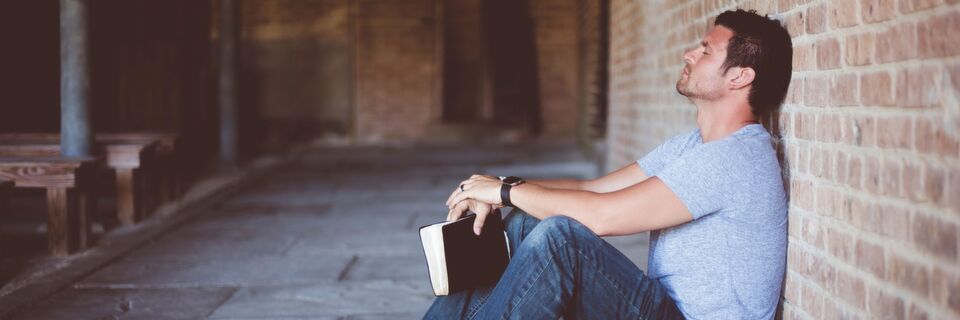 Nehmen Sie sich einen Augenblick Zeit – mit Hilfe dieser kleinen Übungen können Sie einem Burnout vorbeugen. Nehmen Sie sich einen Augenblick Zeit – mit Hilfe dieser kleinen Übungen können Sie einem Burnout vorbeugen.