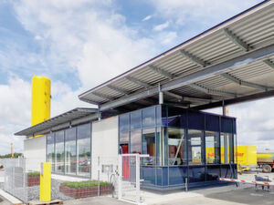 Um 14.000 m² wird die Green Factory von Alois Müller erweitert. Herzstück für das optimierte Energiemanagement bleibt die bereits bestehende Energiezentrale. Um 14.000 m² wird die Green Factory von Alois Müller erweitert. Herzstück für das optimierte Energiemanagement bleibt die bereits bestehende Energiezentrale.