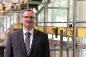 Ulrich vom Bovert, Leiter Einkauf und Logistik bei Turck, erklärt: „Durch die Stärkung des Standorts in Mülheim an der Ruhr können wir unseren Mitarbeitern vor Ort eine langfristige Perspektive bieten.“ Ulrich vom Bovert, Leiter Einkauf und Logistik bei Turck, erklärt: „Durch die Stärkung des Standorts in Mülheim an der Ruhr können wir unseren Mitarbeitern vor Ort eine langfristige Perspektive bieten.“