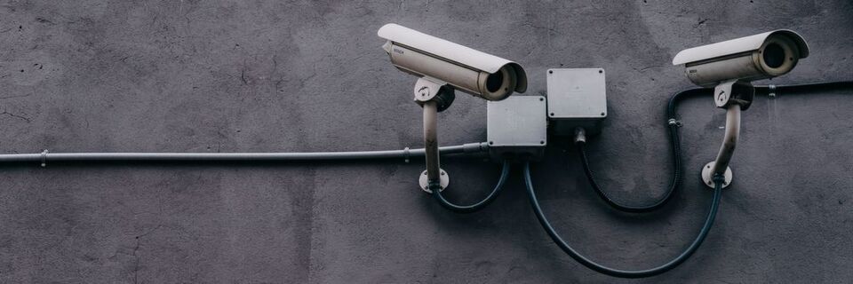 Der Schutz vor Industriespionage, Sabotage oder Diebstahl wird von vielen Unternehmen ernst genommen – es hapert aber an einigen Stellen. Der Schutz vor Industriespionage, Sabotage oder Diebstahl wird von vielen Unternehmen ernst genommen – es hapert aber an einigen Stellen.