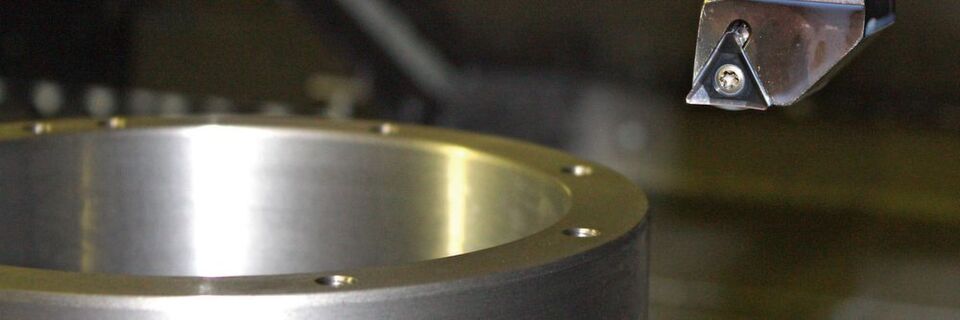 Die hochpositive Wendeschneidplatte TCGT mit ALU-Geometrie von Arno-Werkzeuge sorgt für die prozesssichere Bearbeitung des Stahlgusses. Die hochpositive Wendeschneidplatte TCGT mit ALU-Geometrie von Arno-Werkzeuge sorgt für die prozesssichere Bearbeitung des Stahlgusses.
