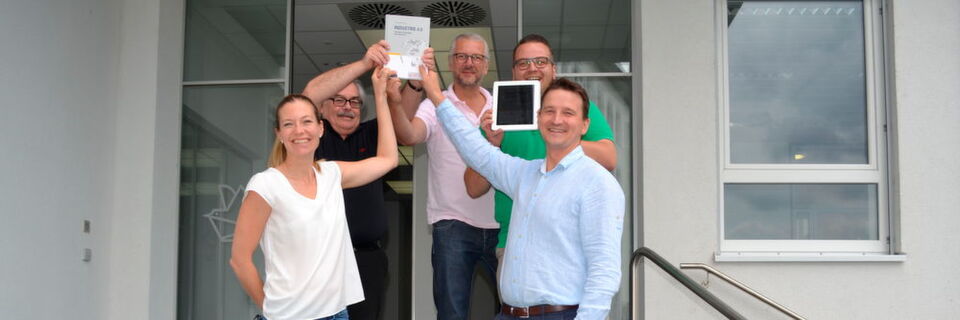 Das IoT-Team präsentiert stolz das neue Fachbuch für die Digitalisierung der Produktion: "Industrie 4.0 - Potenziale erkennen und umsetzen" von Thomas Schulz (Hrsg.) Das IoT-Team präsentiert stolz das neue Fachbuch für die Digitalisierung der Produktion: "Industrie 4.0 - Potenziale erkennen und umsetzen" von Thomas Schulz (Hrsg.)