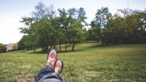 Durch ein entspannteres Arbeitsumfeld und das Beseitigen der Stress-Ursachen kann die Burnout-Rate minimiert werden. Durch ein entspannteres Arbeitsumfeld und das Beseitigen der Stress-Ursachen kann die Burnout-Rate minimiert werden.