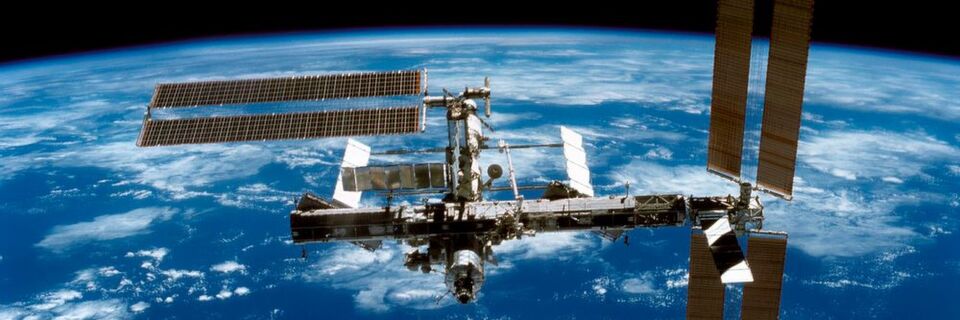 Für komplizierte Berechnungen greift die ISS auf die Rechenleistung der Erde zurück. Für längere Weltraummissionen wie einer Reise zum Mars müsste ein Raumschiff die rechenleistung jedoch selbst erbringen können. Für komplizierte Berechnungen greift die ISS auf die Rechenleistung der Erde zurück. Für längere Weltraummissionen wie einer Reise zum Mars müsste ein Raumschiff die rechenleistung jedoch selbst erbringen können.