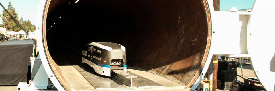 Der Hyperloop Pod der TU München in der Teströhre – vergangenen Sonntag absolvierten die Münchner Studenten in Los Angeles die schnellste Testfahrt. Der Hyperloop Pod der TU München in der Teströhre – vergangenen Sonntag absolvierten die Münchner Studenten in Los Angeles die schnellste Testfahrt.
