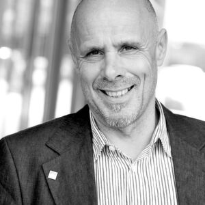 eco-Geschäftsführer Harald A. Summa: „Die Intelligenz entsteht durch die Analyse von Nutzungs- und die Kombination mit Kontextdaten zur Verbesserung der Funktionalität und Steigerung der Benutzerfreundlichkeit.“ eco-Geschäftsführer Harald A. Summa: „Die Intelligenz entsteht durch die Analyse von Nutzungs- und die Kombination mit Kontextdaten zur Verbesserung der Funktionalität und Steigerung der Benutzerfreundlichkeit.“