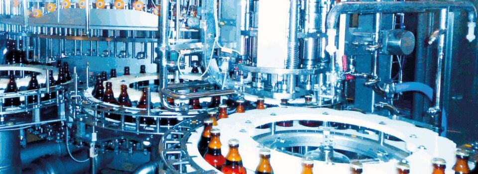 In den Flaschenfüllern der Einbecker Brauerei AG sind die Inoxline-Steckanschlüsse direkt im ständig feuchten Nassbereich der Anlage montiert. In den Flaschenfüllern der Einbecker Brauerei AG sind die Inoxline-Steckanschlüsse direkt im ständig feuchten Nassbereich der Anlage montiert.