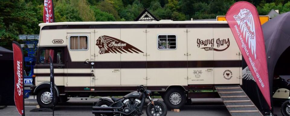 Eine Indian und der Young Guns Speed Shop in Glemseck. Eine Indian und der Young Guns Speed Shop in Glemseck.