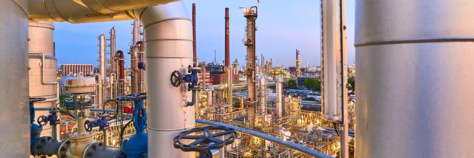 Ineos plant die Investition von mehrerer Hundert Millionen Euro in den Bau einer neuen 300 kt-Vinylacetatmonomer-Anlage an einem seiner europäischen Standorte. Ineos plant die Investition von mehrerer Hundert Millionen Euro in den Bau einer neuen 300 kt-Vinylacetatmonomer-Anlage an einem seiner europäischen Standorte.