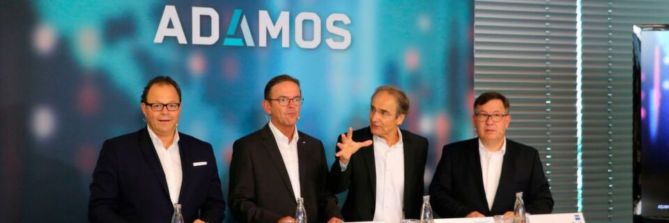 V.l.: Christian Thönes, Vorstandvorsitzender der DMG Mori AG, Ralf W. Dieter, Vorstandsvorsitzender der Dürr AG, Karl-Heinz Streibich, Vorstandsvorsitzender der Software AG und Thomas Spitzenpfeil, CFO und CIO der Zeiss Gruppe. V.l.: Christian Thönes, Vorstandvorsitzender der DMG Mori AG, Ralf W. Dieter, Vorstandsvorsitzender der Dürr AG, Karl-Heinz Streibich, Vorstandsvorsitzender der Software AG und Thomas Spitzenpfeil, CFO und CIO der Zeiss Gruppe.