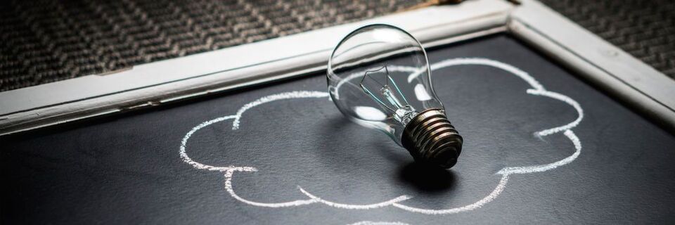 Im Zuge der digitalen Transformation verändert sich die Nachfrage nach bestimmten Kompetenzen und Fähigkeiten in der Arbeitswelt. Im Zuge der digitalen Transformation verändert sich die Nachfrage nach bestimmten Kompetenzen und Fähigkeiten in der Arbeitswelt.