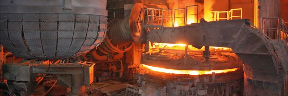 Im Elektrolichtbogen-Ofen schmilzt Swiss Steel, ein Schwesterunternehmen von Steeltec, den Rohstoff für die ETG- und HSX-Blankstahlprodukte. Im Elektrolichtbogen-Ofen schmilzt Swiss Steel, ein Schwesterunternehmen von Steeltec, den Rohstoff für die ETG- und HSX-Blankstahlprodukte.