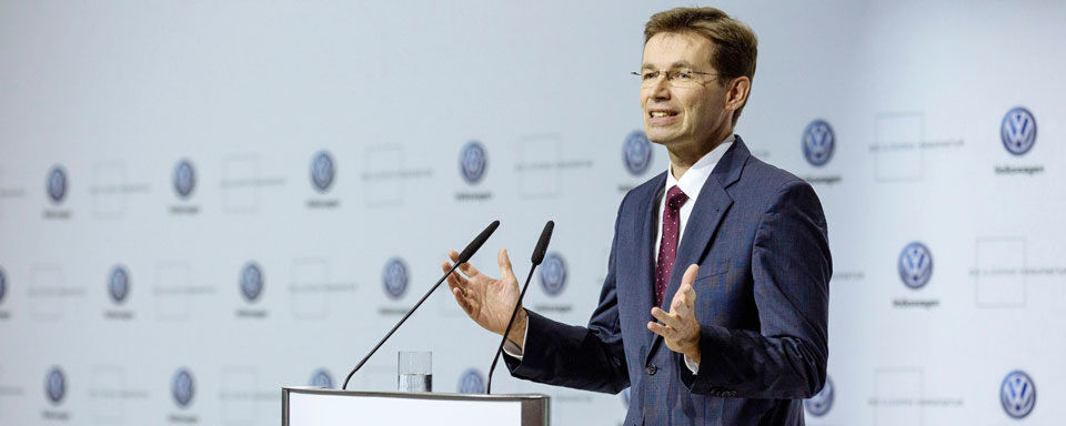 Dr. Frank Welsch ist Entwicklungschef bei Volkswagen. Dr. Frank Welsch ist Entwicklungschef bei Volkswagen.