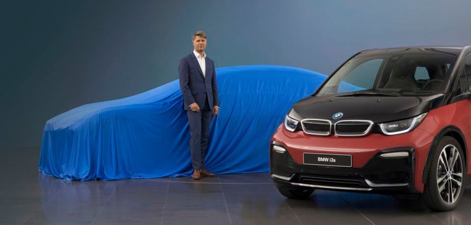 Details werden von BMW-Boss Harald Krüger noch geheimgehalten: BMW will auf der Messe eine viertürige Elektro-Limousine präsentieren, mit der die Bayern Tesla attackieren wollen. Spekuliert wird auf einen rein elektrischen 3er. Details werden von BMW-Boss Harald Krüger noch geheimgehalten: BMW will auf der Messe eine viertürige Elektro-Limousine präsentieren, mit der die Bayern Tesla attackieren wollen. Spekuliert wird auf einen rein elektrischen 3er.