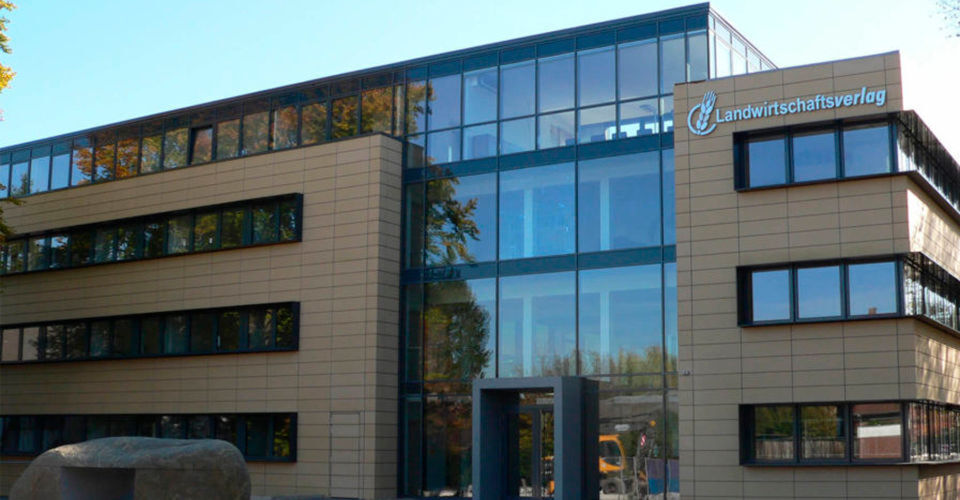 In Folge der Einführung der Storage- und Datenmanagement-Software Point Storage Manager kann der Landwirtschaftsverlag Münster seine vorhandene Speicherlandschaft effizienter nutzen und sich Investionen in weitere Speichergeräte sparen. In Folge der Einführung der Storage- und Datenmanagement-Software Point Storage Manager kann der Landwirtschaftsverlag Münster seine vorhandene Speicherlandschaft effizienter nutzen und sich Investionen in weitere Speichergeräte sparen.