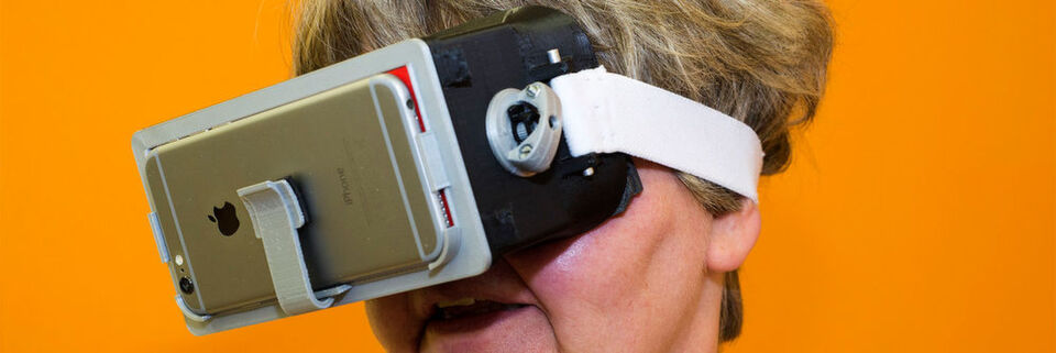 Im Rahmen des Projekts VR-Read hat das Fraunhofer IPA ein Aufnahmegestell zum Ausdrucken und eine entsprechende Leseapplikationssoftware für ein Android-basiertes Smartphone entwickelt. Hier zu sehen: Das Siegermodell aus dem Wettbewerb von Thomas Schneider. Im Rahmen des Projekts VR-Read hat das Fraunhofer IPA ein Aufnahmegestell zum Ausdrucken und eine entsprechende Leseapplikationssoftware für ein Android-basiertes Smartphone entwickelt. Hier zu sehen: Das Siegermodell aus dem Wettbewerb von Thomas Schneider.