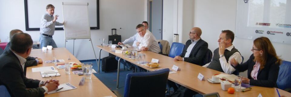Auf dem Roundtable ging die Post ab. Das Who ist who der Cloud-Branche debattierte über Wertschöpfungsmöglichkeiten der Systemhäuser in der Cloud-Ära. Auf dem Roundtable ging die Post ab. Das Who ist who der Cloud-Branche debattierte über Wertschöpfungsmöglichkeiten der Systemhäuser in der Cloud-Ära.