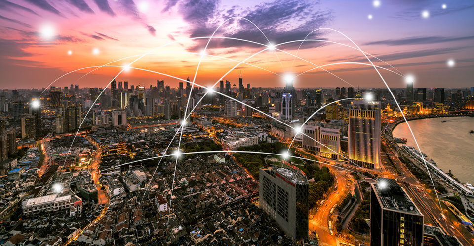 Bei der objektbasierten Speicherung sorgt die Erasure-Coding-Technik in Verbindung mit der Verteilung von Daten über zahlreiche physische Speichersysteme an verschiedenen Standorten (Geo-Spreading) hinweg für eine hohe Datenverfügbarkeit. Bei der objektbasierten Speicherung sorgt die Erasure-Coding-Technik in Verbindung mit der Verteilung von Daten über zahlreiche physische Speichersysteme an verschiedenen Standorten (Geo-Spreading) hinweg für eine hohe Datenverfügbarkeit.