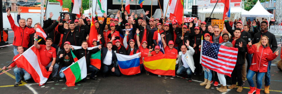 Am zweiten Wettkampftag war es für die 19 internationalen Teams aus aller Welt endlich auch so weit: Die International Championship startete mit den Läufen der Vorrunde. Am zweiten Wettkampftag war es für die 19 internationalen Teams aus aller Welt endlich auch so weit: Die International Championship startete mit den Läufen der Vorrunde.