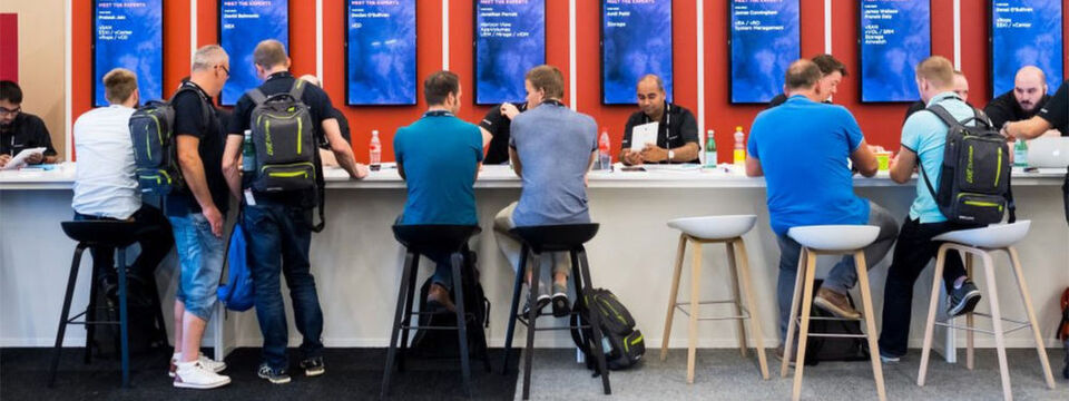 Die "Expert Bar" war Bestandteil des Informationsaustausches der VMworld 2017 in Barcelona. Durch den Artikel von Michael Matzer, der vor Ort war und die Neuigkeiten zusammengefasst hat, können Leser mitdiskutieren. Die "Expert Bar" war Bestandteil des Informationsaustausches der VMworld 2017 in Barcelona. Durch den Artikel von Michael Matzer, der vor Ort war und die Neuigkeiten zusammengefasst hat, können Leser mitdiskutieren.