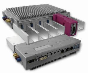 Bild 4: Die Erweiterungsbaugruppen des neuen Box-PCs ähneln USB-Sticks. Sie bieten Plug&Play für Systemintegratoren, sind aber verdrehsicher sowie zug- und rüttelfest. Bild 4: Die Erweiterungsbaugruppen des neuen Box-PCs ähneln USB-Sticks. Sie bieten Plug&Play für Systemintegratoren, sind aber verdrehsicher sowie zug- und rüttelfest.