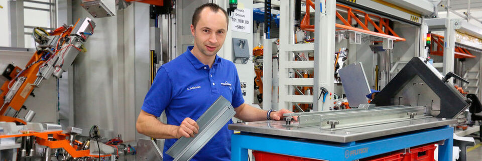 Dank der mobilen Maxicut kann Montageexperte Christian Schächtele die PIK-Kanäle sauber und schnell direkt am Montageort konfektionieren: „Das spart Arbeitszeit und Beschaffungswege und sorgt für optimale Ergebnisse“, erklärt er. Dank der mobilen Maxicut kann Montageexperte Christian Schächtele die PIK-Kanäle sauber und schnell direkt am Montageort konfektionieren: „Das spart Arbeitszeit und Beschaffungswege und sorgt für optimale Ergebnisse“, erklärt er.