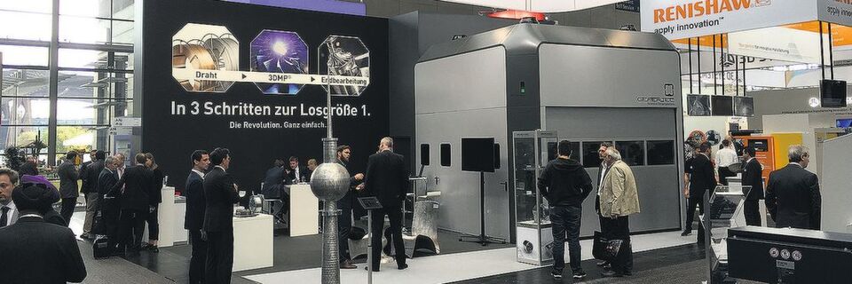 Einen G-Tarc-Drucker von Gefertec hat Siemens für seine Digitalisierungsfabrik gekauft. Vorerst geht es um Rapid Prototyping, doch weitere Aufgaben sollen folgen. Einen G-Tarc-Drucker von Gefertec hat Siemens für seine Digitalisierungsfabrik gekauft. Vorerst geht es um Rapid Prototyping, doch weitere Aufgaben sollen folgen.