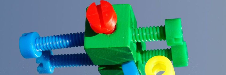 Mit Low-Code-Plattformen lassen sich Apps nach dem Baukastenprinzip zusammensetzen. Mit Low-Code-Plattformen lassen sich Apps nach dem Baukastenprinzip zusammensetzen.