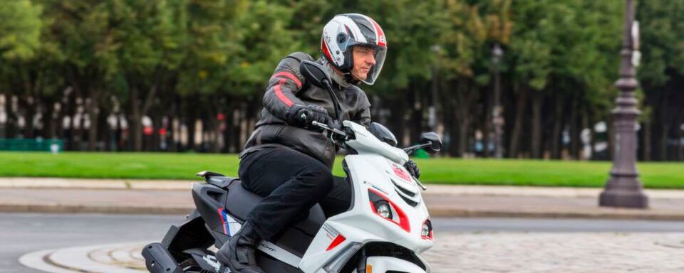 Der neue Peugeot Speedfight 125 kommt mit Voll-LED-Beleuchtung und Sparmotor daher Der neue Peugeot Speedfight 125 kommt mit Voll-LED-Beleuchtung und Sparmotor daher